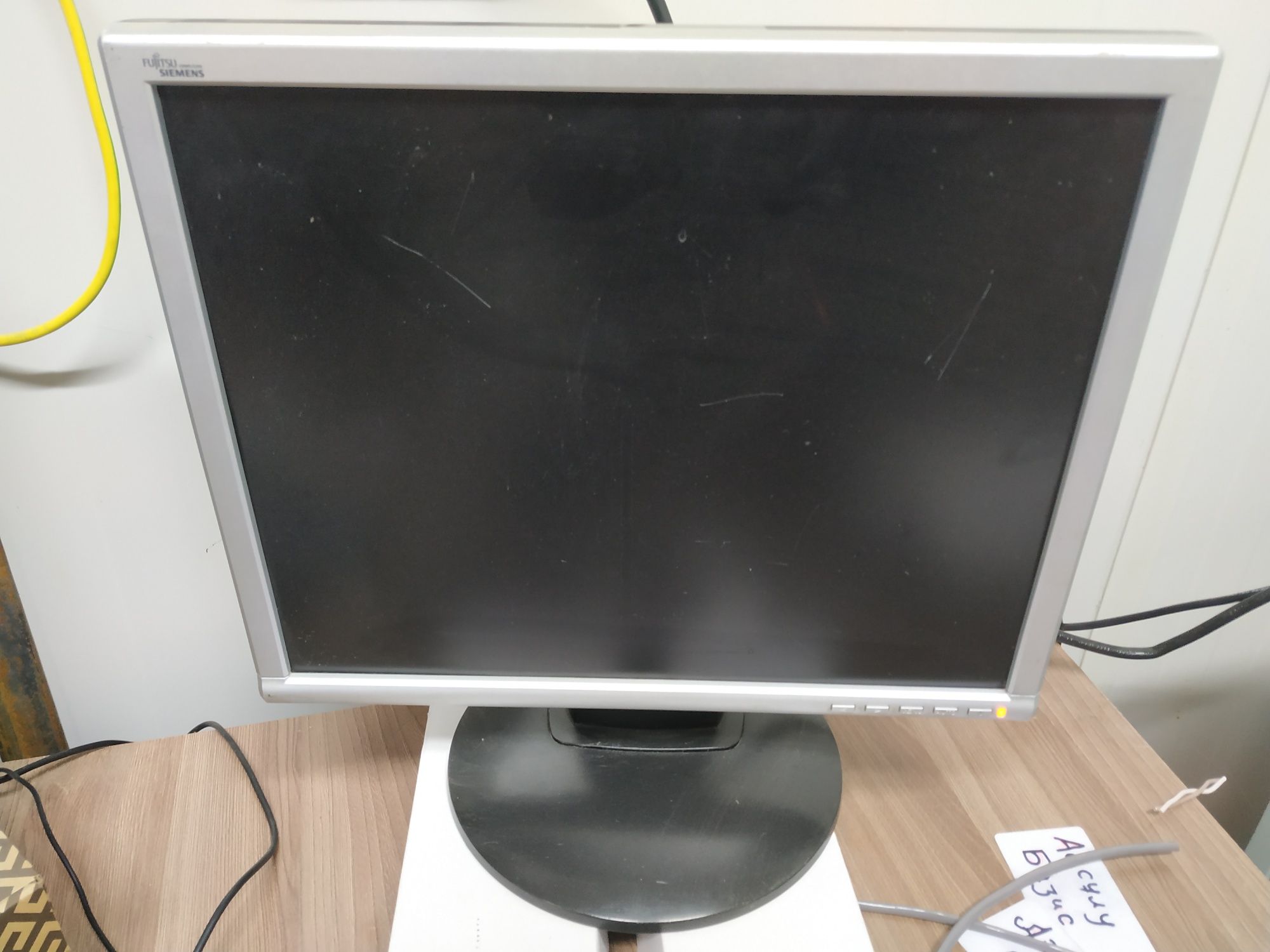 Монитор Fujitsu Siemens LCD L7ZA 17