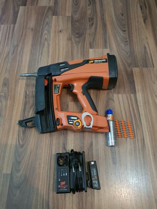Pistol de bătut cuie în beton Spit Pulsa 800E