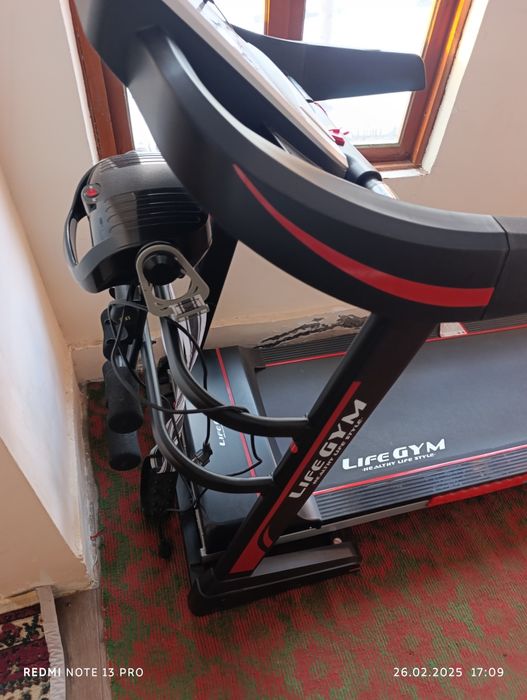 Беговой дорожка новый!!!