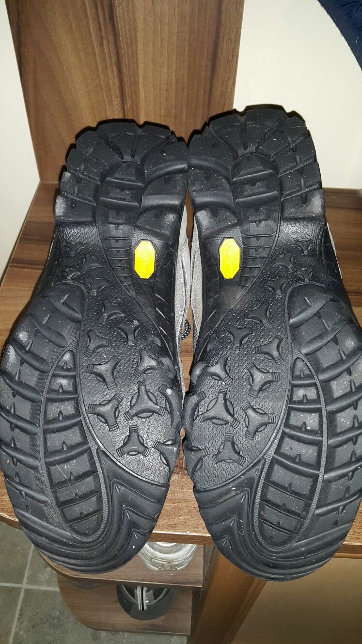 Обувки от естествена кожа с подметки Vibram Goretex