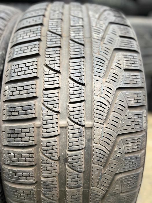 2x 235 40 19 Pirelli Winter 240 (Anvelope Iarna)