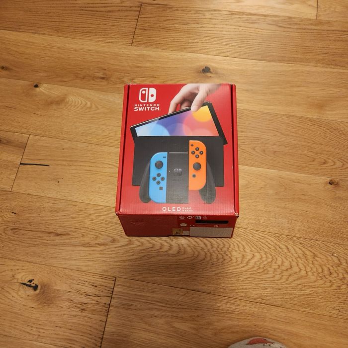 Nintendo switch oled model cu aceste acesorii negociabile