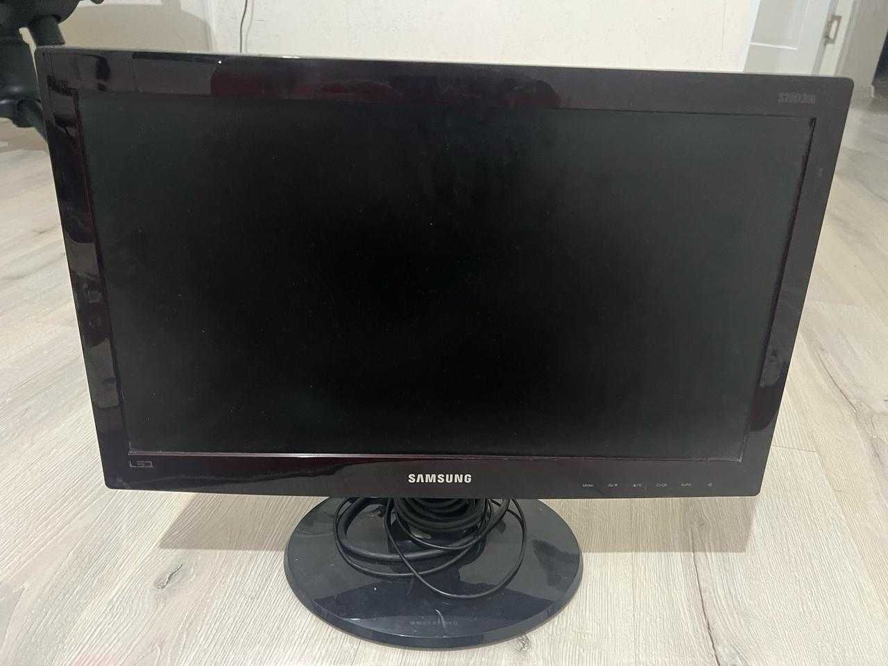 Монитор Samsung диагональ 20, комплекте блокпитание и VGA
