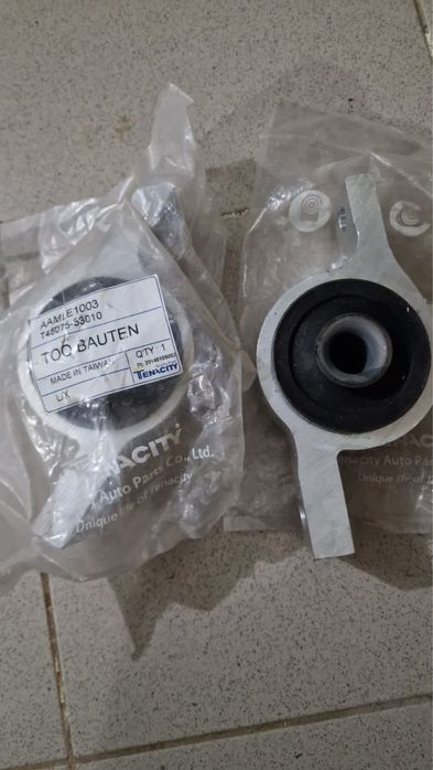 Сайлентблоки передних рычагов Lexus