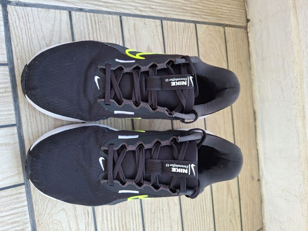 Видове Nike Air max97 и Nike Downshifter 13