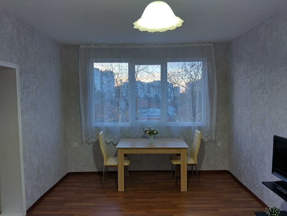 Продава добър двустаен апартамент