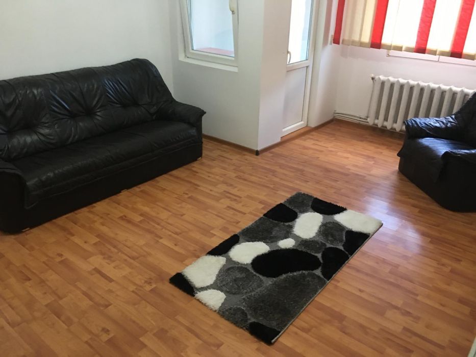 Inchiriez apartament trei camere et 3 zona cinema Barlad linga Fix