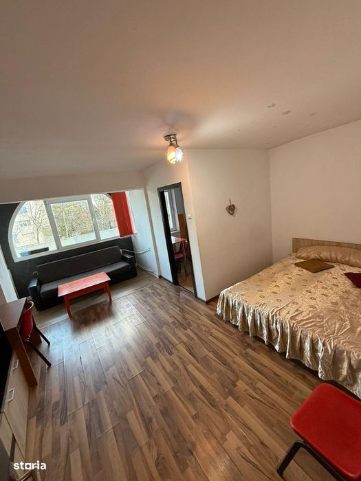 Garsoniera la etajul 2, mobilata si utilata, zona Garii