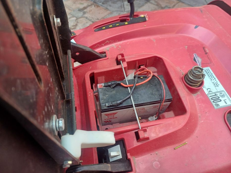 Masina de tuns  gazonul SOLO 556 cu pornire la cheie