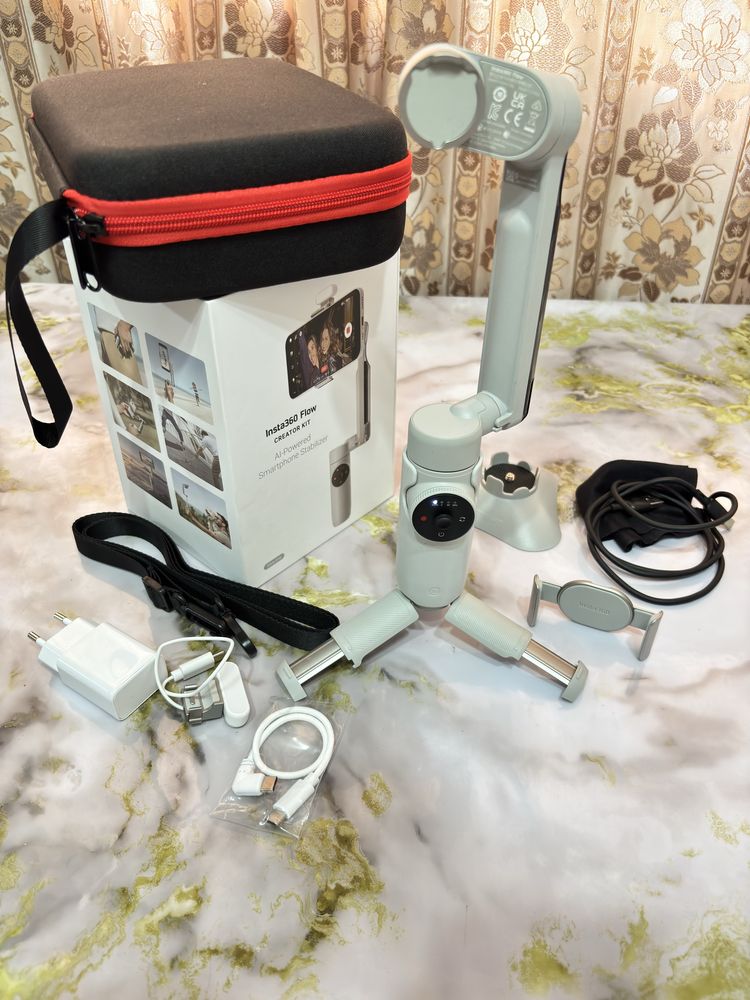 Insta 360 Flow Creator Kit + допы Стедикам для смартфона  Стабилизатор