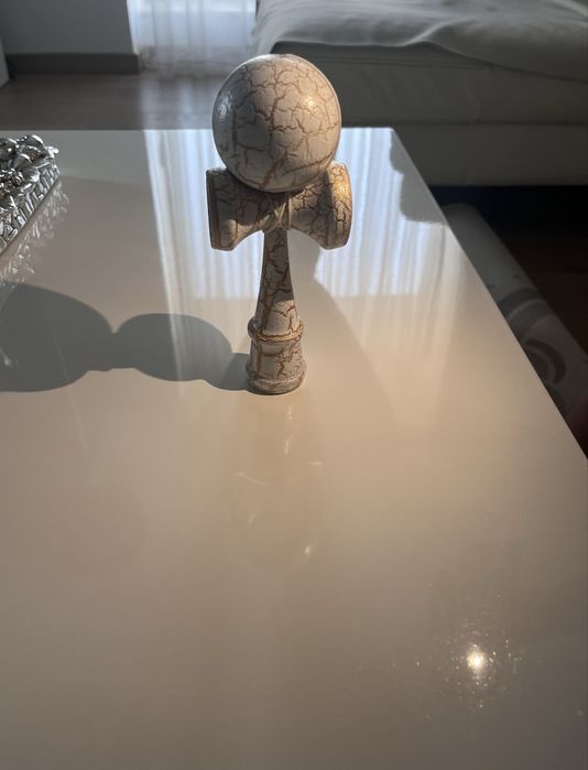Kendama model “Cracked Paint”- in stare Nou Nouță