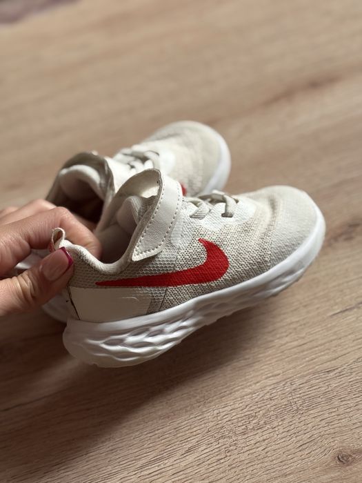 Маратонки Nike revolution 6
