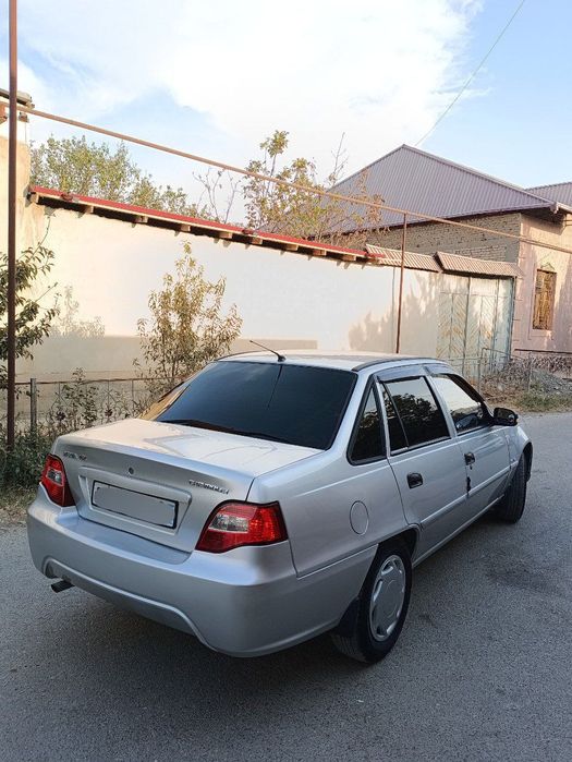 Nexia 2 dons 1.6 luks metan 4 pok sotiladi