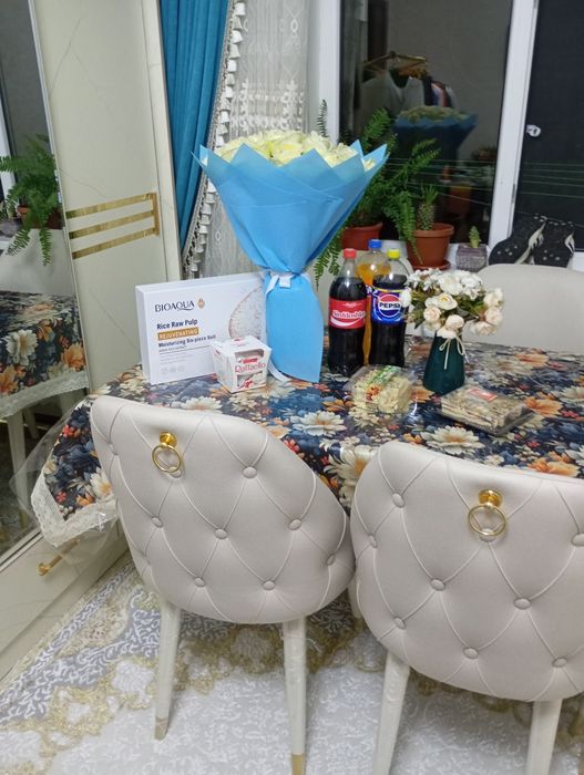 Стол со стульями