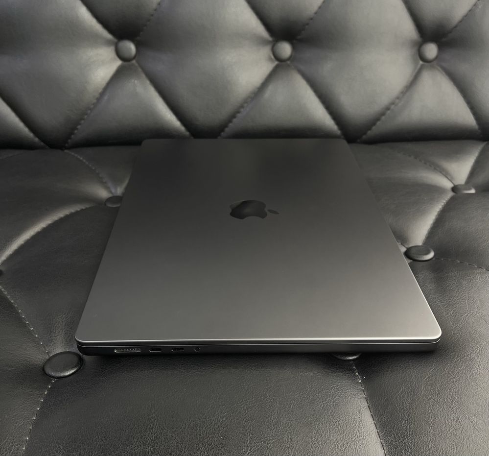 Apple MacBook Pro M3 Pro 2023  в идеальном состояние