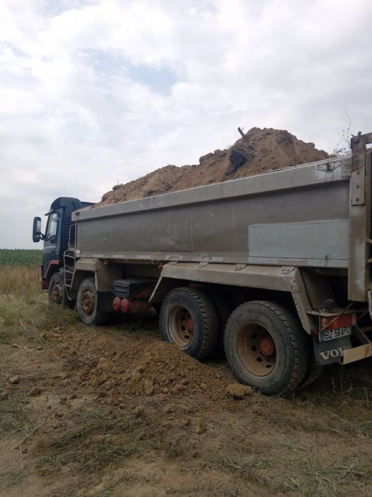 Vând sau schimb camion Volvo 8×4 cu buldoexcavator