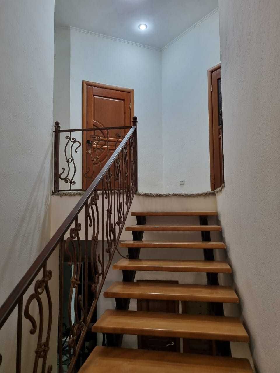 Продается 2х этажный коттедж в районе Зиг Заг