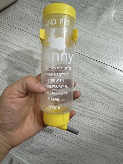 Продается клетка ,поильник, ковер, горшок