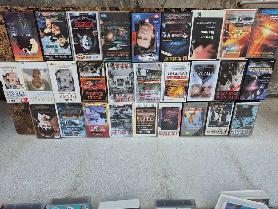Vând 50 casete video VHS originale colectie 85&120 min,filme groaza,sf