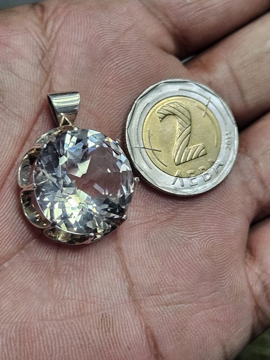 Сребърна Висулка с голям топаз.