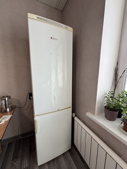 Срочно продам холодильник в рабочем состоянии