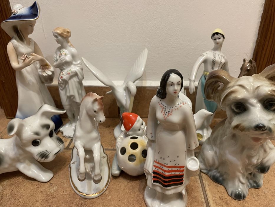 Vand bibelouri din anii 80.