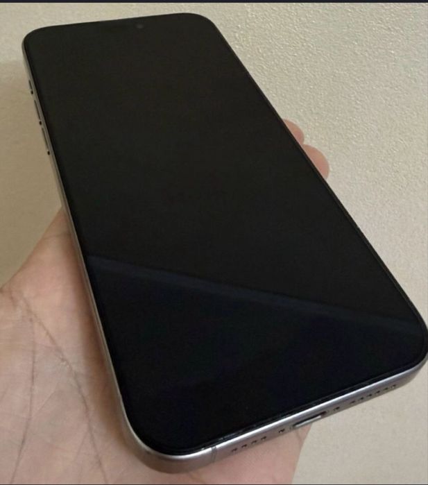 Iphone 15 pro max 256 . 85 % baterie