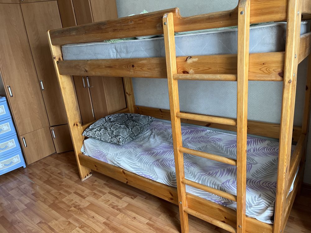Двухъярусная кровать