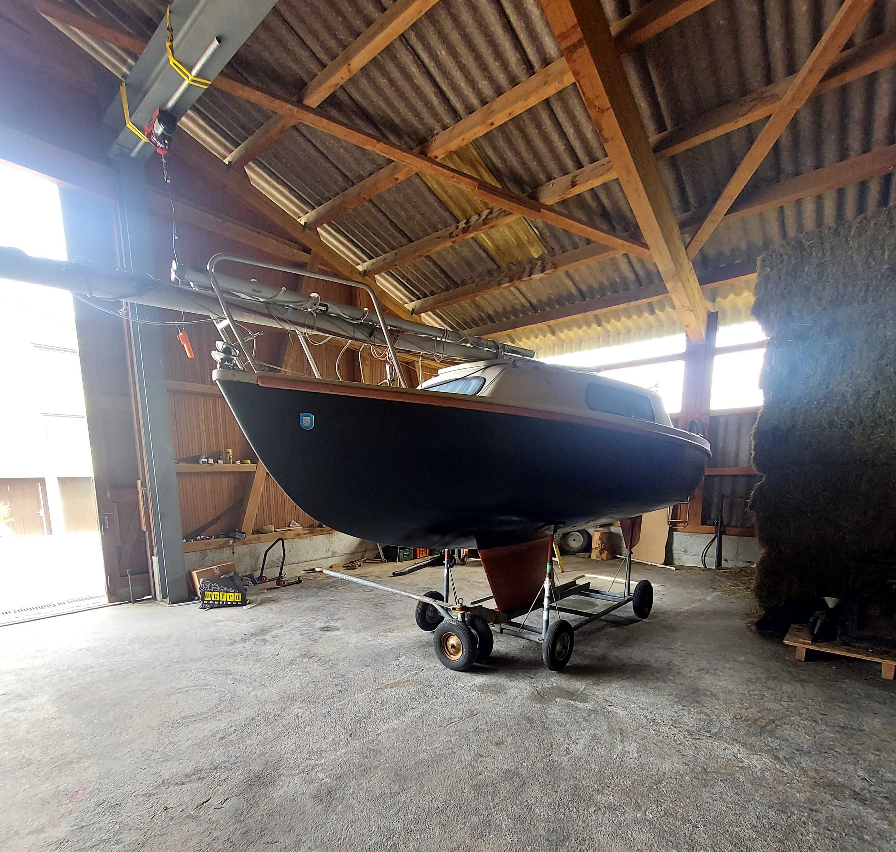 Vand velier 6 metri cu motor