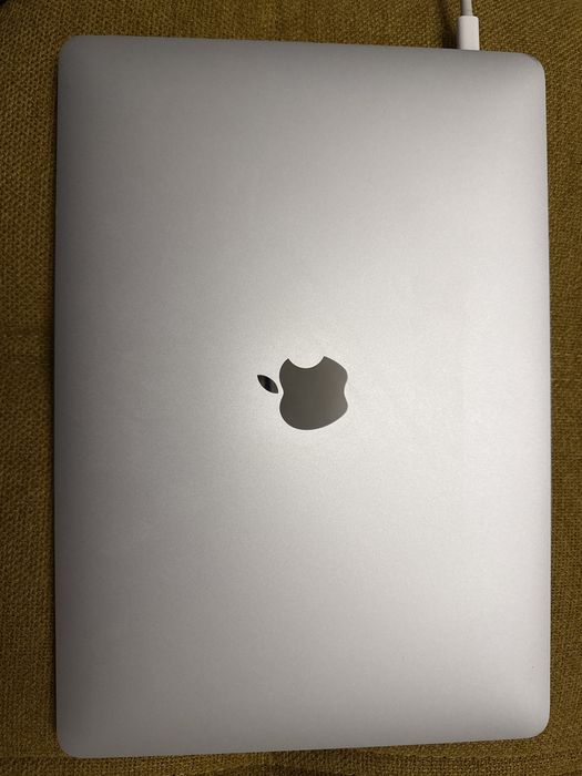 Vand mscbook pro 2019 touchbar i5 sau schimb cu procesor 5800x3D