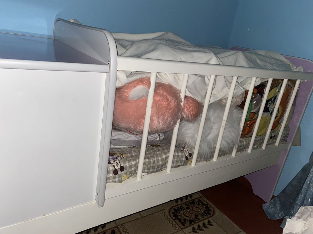Детский кровать и шкаф