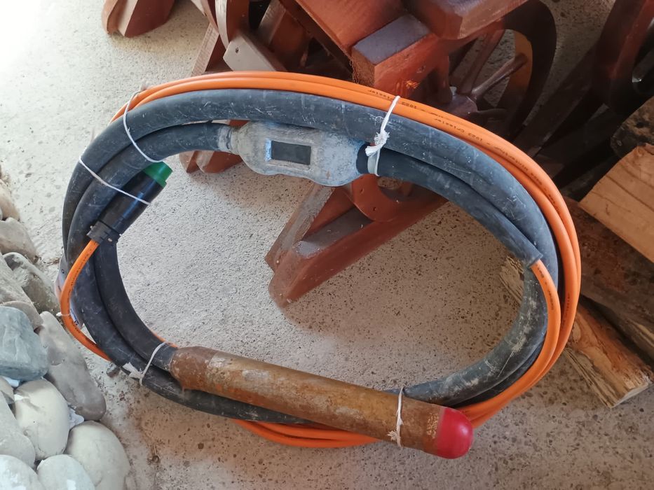 Vibrator industrial pentru beton ca nou