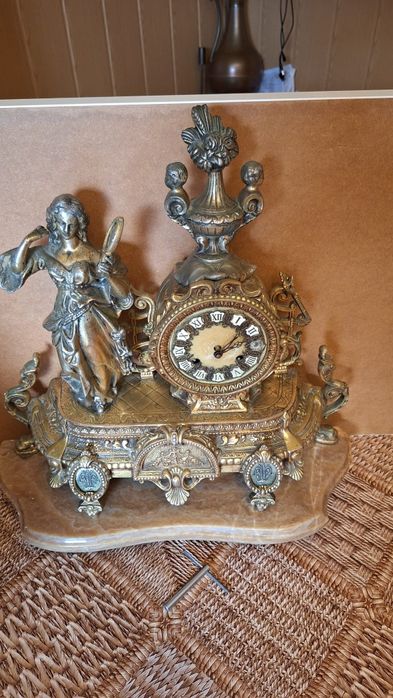 Ceas mecanic semineu