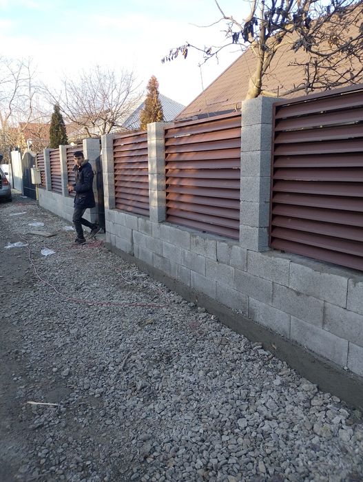 Garduri din sipca metalica, panou tip jaluzele, tabla, plasa si BCA