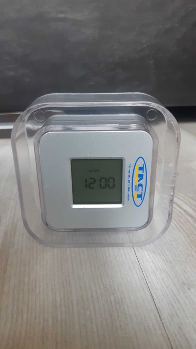Vând ceas cu funcții oră/dată, alarmă, temperatură si temporizator