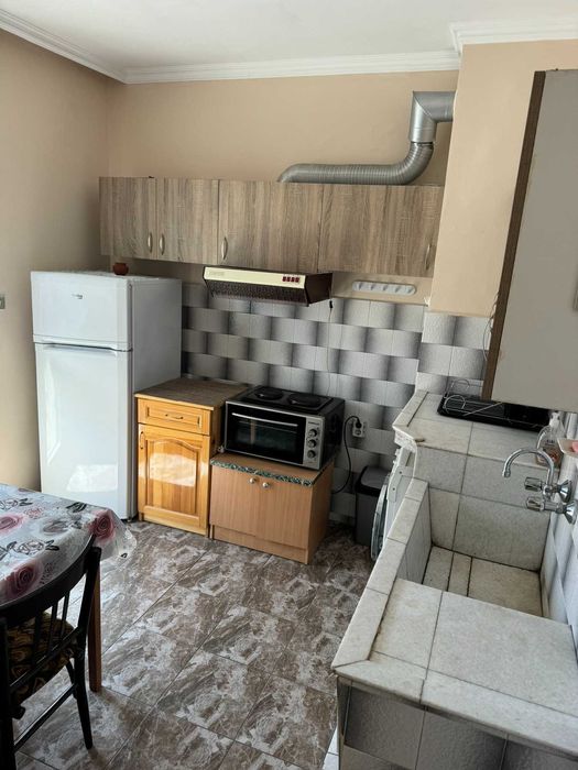 Дава се под наем Тристаен апартамент в Бургас, Център - 67 кв.м за 408 € - Снимка #2
