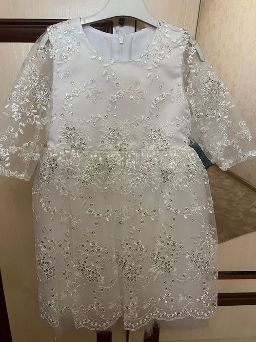 Продам новое платье на 4-5 лет