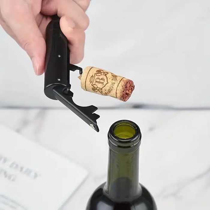 Deschizator sticle si tirbuson in forma de sticla vin compact elegant
