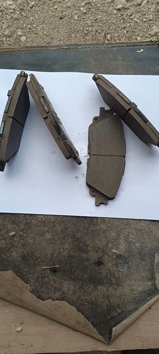 Продам тормозные колодки для автомобиля Camry