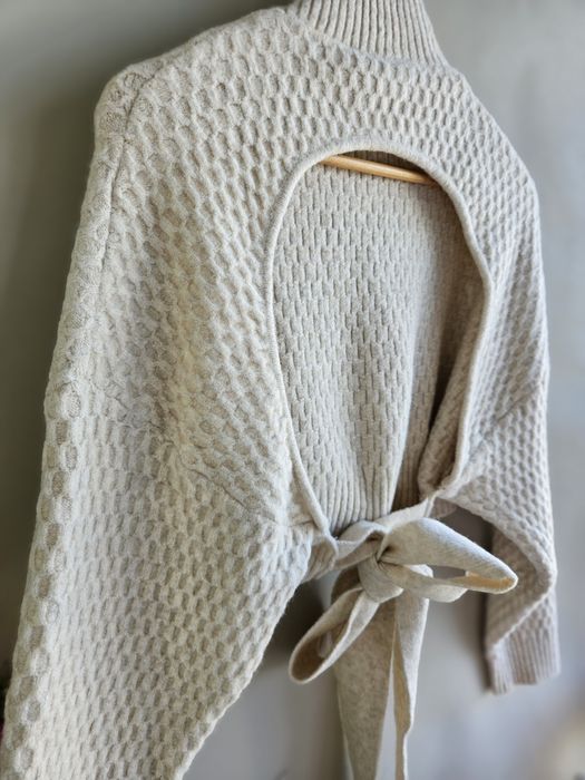 Pulover Zara - spate gol