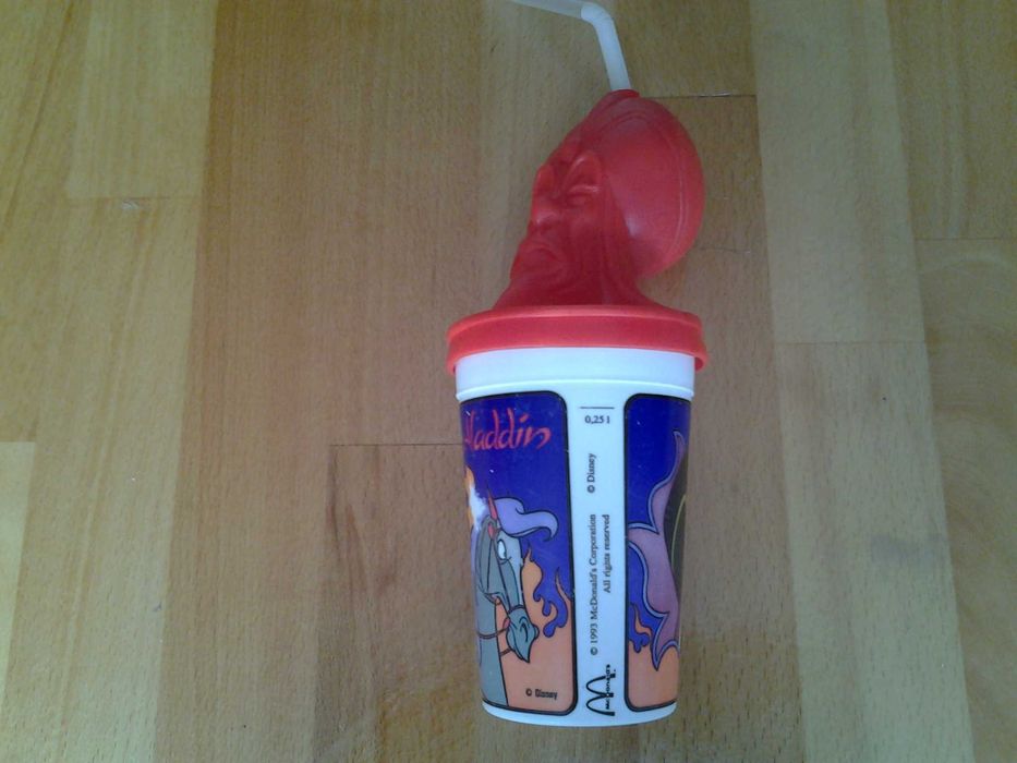 **Regele din povestea cu Aladdin, pahar cu pai 2 bucati disponibile