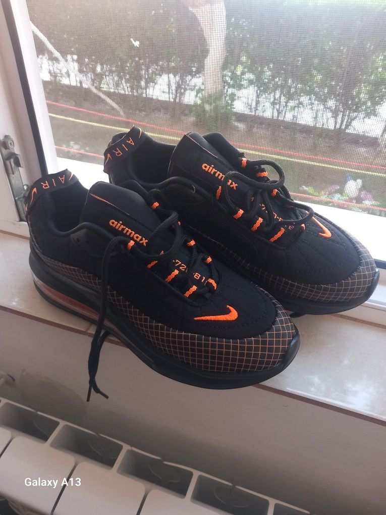 Oferta NIKE  Air Max 720-818