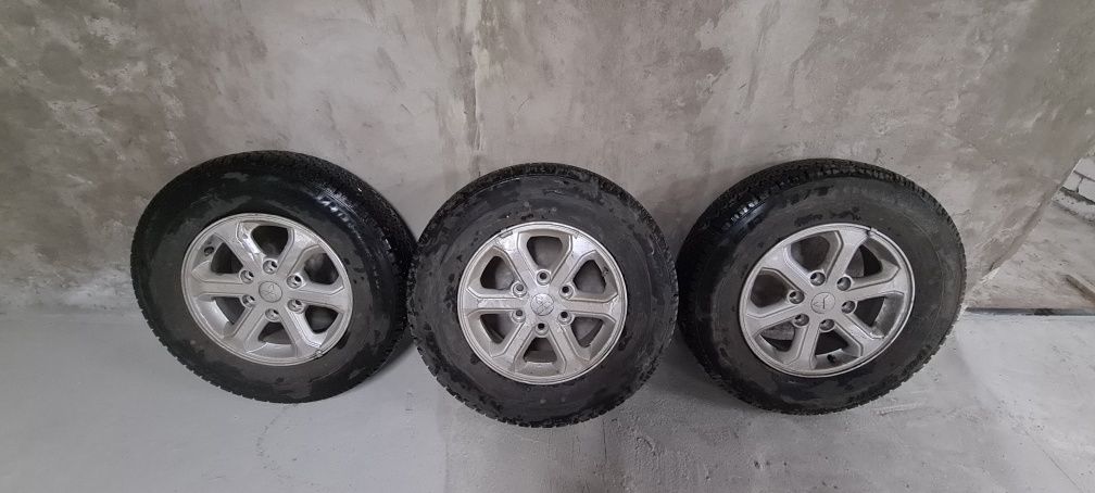 Продам комплект шин колёса с дисками новые Bridgestone
Dueler H/T D68.