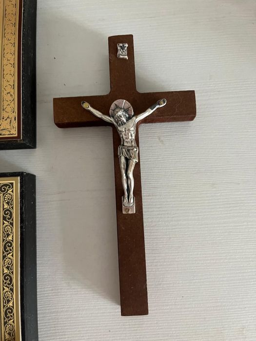 Doua icoane litografie si un crucifix pt perete