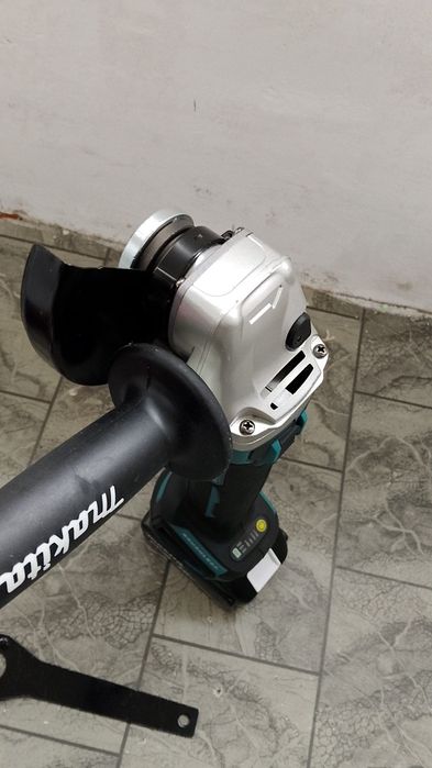 Flex cu variator Makita cu baterie de 6 A