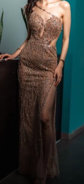 Дизайнерска бална рокля