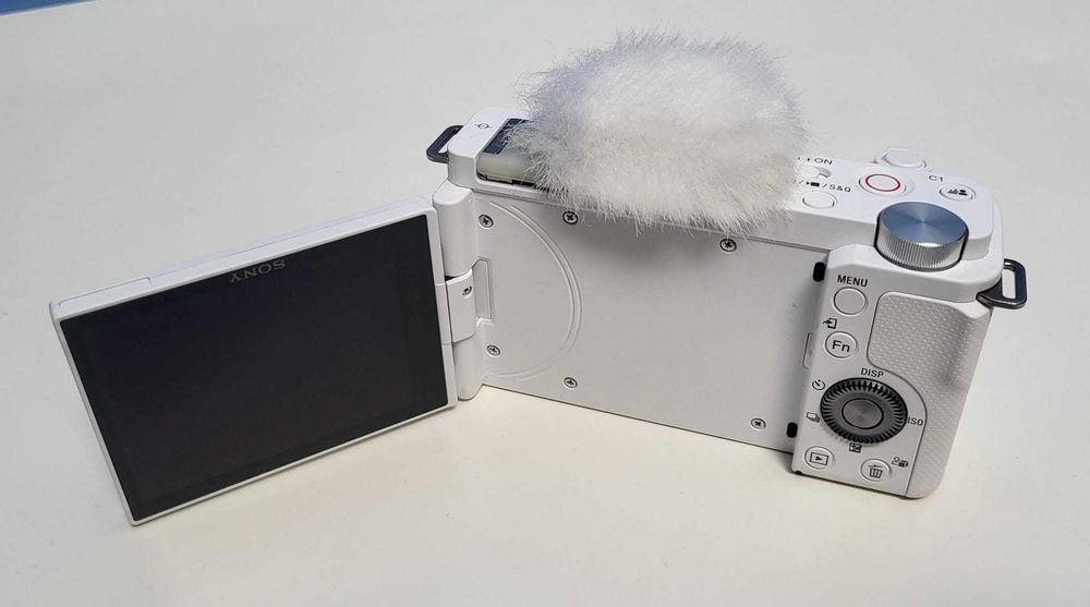 Vand camera foto SONY ZV-E10 mirrorless vlogging cu obiectiv 16-50 mm