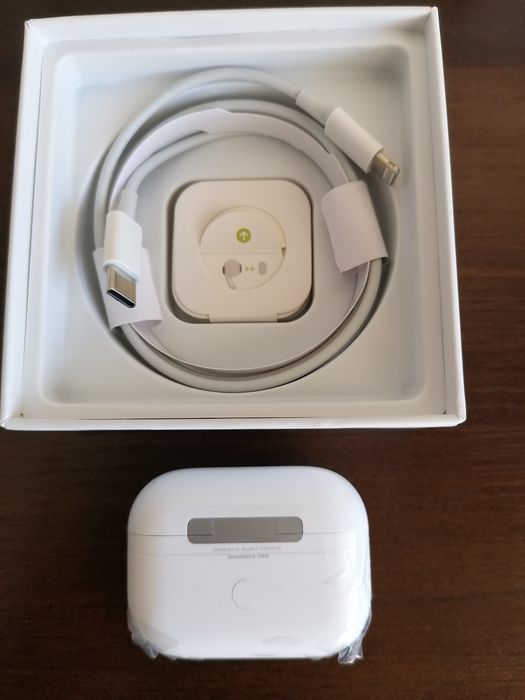 Слушалки AirPods pro с кутия за безжично зареждане