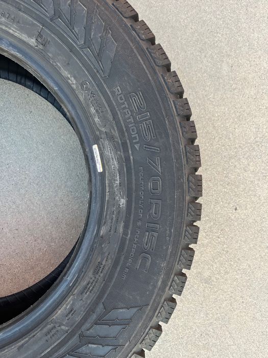 Продавам зимни гуми NOKIAN 225/70R15C Snowproof C