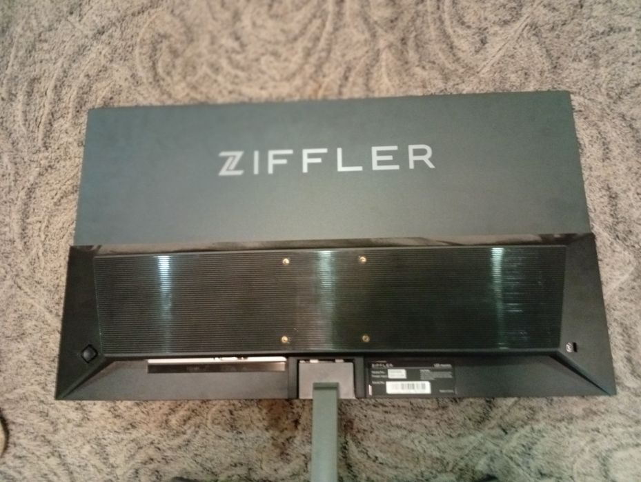 Монитор ZIFFLER в полу рабочем состоянии